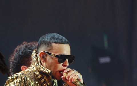 El reguetonero desplegó una puesta en escena imponente y de buen nivel.