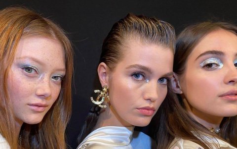 Modelos mostrando sus diseños de Chanel.