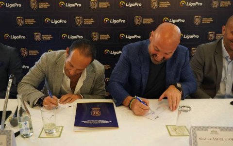 Francisco Egas y Miguel Ángel Loor han tenido varios cruces por el manejo del fútbol..