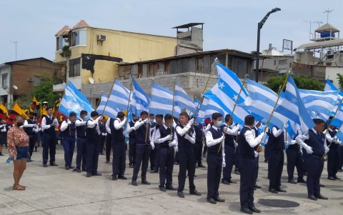 Desfile en el barrio Garay
