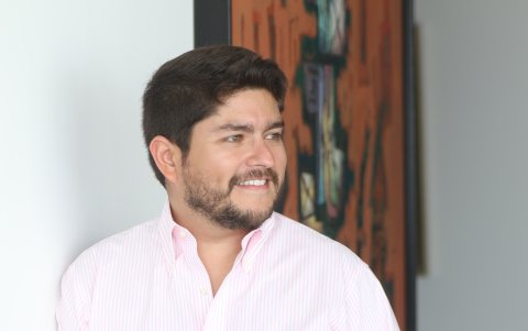 José Alberto alista su viaje para el próximo mes a Catar.