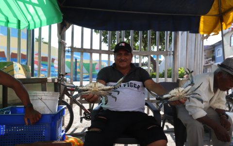 Wilmer Cruz ha sido el compañero de vida y de pesca de Jesús Montuano.