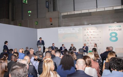 Foro.- José Antonio Hidalgo, director de la Asociación de Exportadores de Banano del Ecuador y coordinador del Clúster Bananero de Ecuador, en una de las últimas ferias que hubo en Europa.