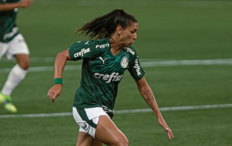 Bia Zaneratto mediapunta brasileña.