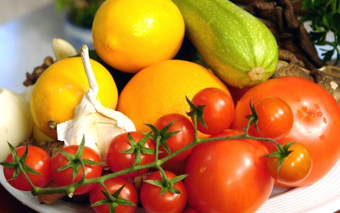 Se debe comer 3 raciones de frutas y verduras al día