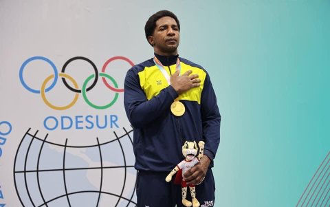 Julio César Castillo también alcanzó la presea dorada en boxeo.