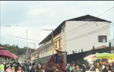 Mixtura. En las fiestas se enfrenta la alegría y el sufrimiento, el dolor y el amor, la muerte y el tiempo en un mismo espacio.