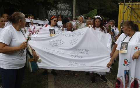 El colectivo 'Mujeres Caminando por la Verdad, durante un acto de conmemoración de la Operación Orión.