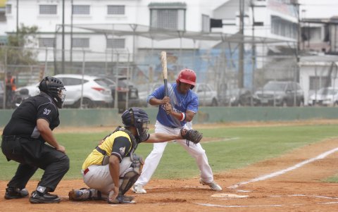 El Yeyo Úraga volvió a tener acción con el compromiso entre Barcelona y Los Eléctricos.