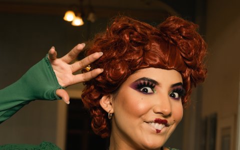 Gigi Mieles con su rol de Winifred es la líder del grupo.