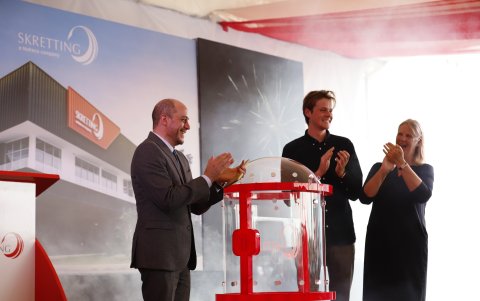 Evento.- El ministro de Producción, Julio José Prado, en la inauguración del centro de investigación de Skretting.