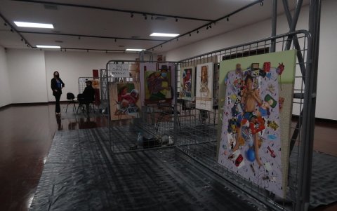 Muestra general. Seis artistas plásticos tienen la oportunidad de ocupar uno de los stands a lo largo de 17 días.