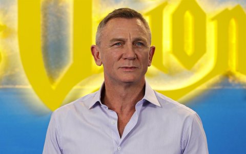 El actor británico Daniel Craig posa durante la presentación de la película 