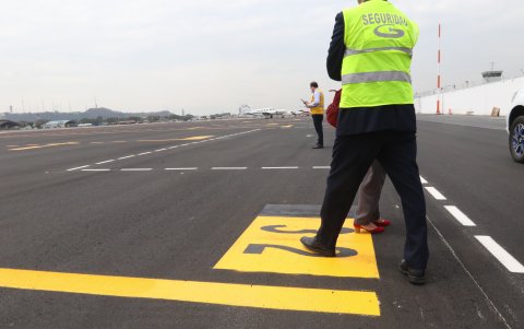 Los espacios de parqueo dependen del tamaño de la nave que requiera estacionarse.