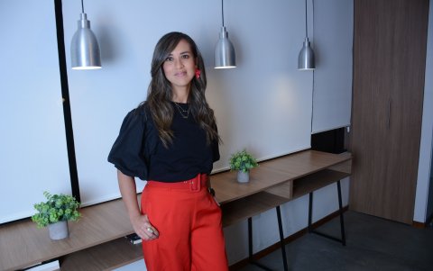 Es madre de un niño de 10 años