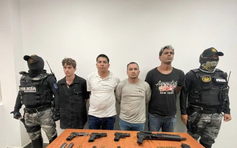 Pedernales. Los cuatro sospechosos fueron presentados a la prensa.
