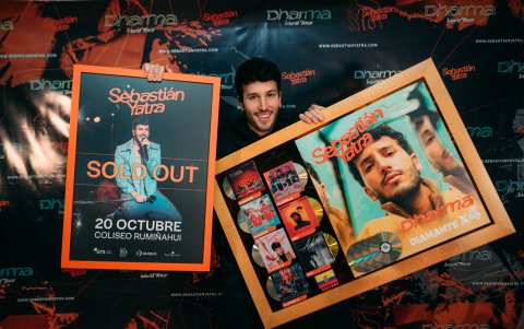 Sebastián Yatra en los camerinos del coliseo Rumiñahui.