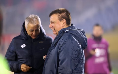 El entrenador Ever Hugo Almeida (d) disfrutó de la fiesta por el ascenso.