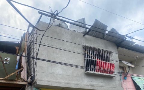 Algunas viviendas han sido levemente retocadas, mientras que otras siguen en mal estado.