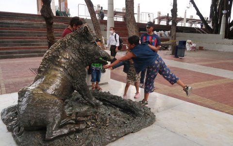 Visitantes del Malecón 2000. La mayoría de ciudadanos ya no usa la mascarilla.