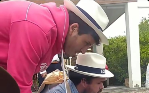 Sebastián Yatra junto a James León e Israel Maldonado.