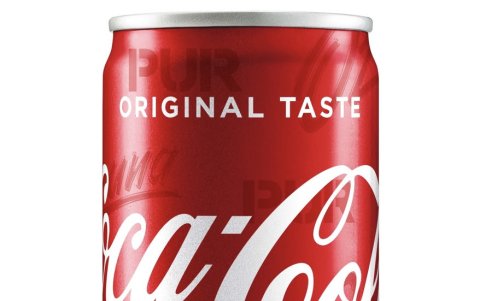 Imagen cedida hoy por Aura Music donde se aprecia una lata de Coca-Cola dedicada a Puerto Rico, que formará parte de su campaña global, 