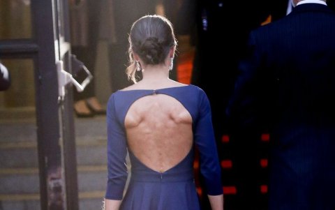 La monarca luce sexy.