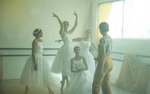 Giselle supuso un reto en todo sentido, desde lo práctico hasta lo estético. La fotografía para graficar los ensayos previos implicó un reto.