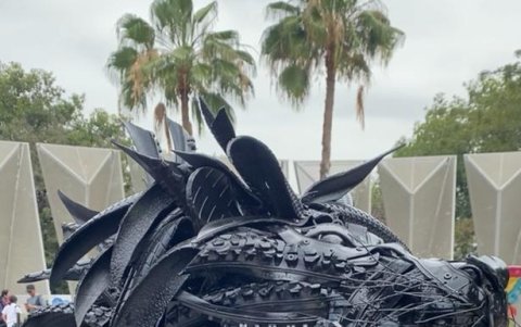 Una de las esculturas de la exposición de arte circular.