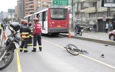 Ciclista. En una impericia no calculada, la víctima mortal fue un joven que circulaba a bordo de un vehículo no morotizado.