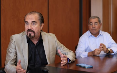 José Auad tendrá en su dirigencia al exentrenador y jugador azul, Carlos Torres Garcés (d).