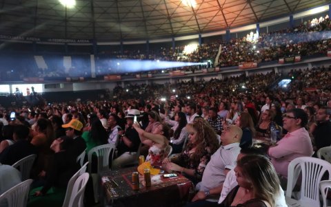 Público de diferentes edades.