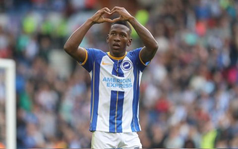 Pervis Estupiñán, lateral ecuatoriano que milita en el Brighton.