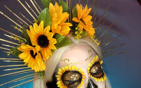 Caracterizada como una Catrina.