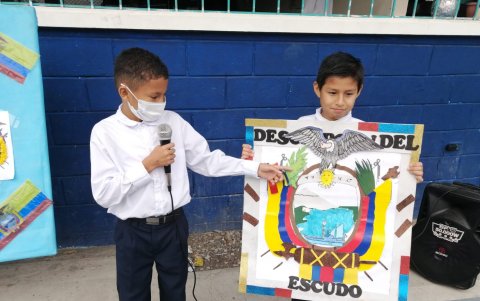 Los estudiantes exaltaron la fecha cívica a través de oratorias y poesía.