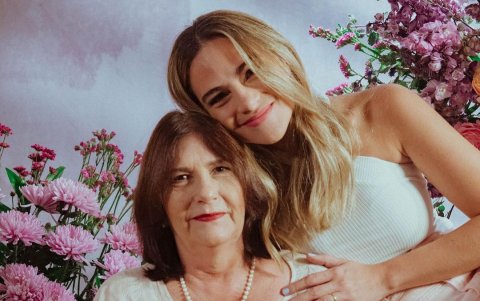 Carolina con su mamá Ana