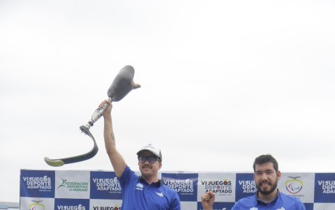 Con poco más de 3 meses de entrenamiento, el albiceleste se colgó oros en 100 y 200 metros planos. Paúl Arteaga, también de Guayas, fue plata.