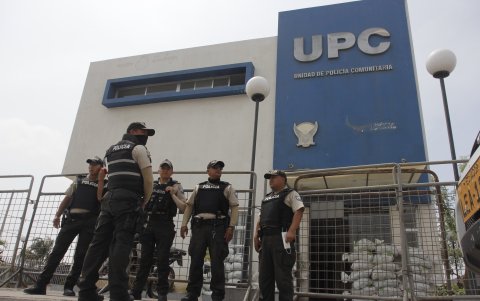 Barreras. Así permanecen las tres UPC del Circuito Nueva Prosperina.