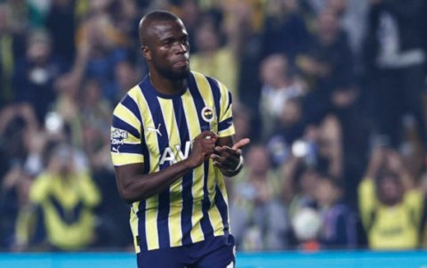 Valencia jugó 64 minutos en el partido ante el Dinamo.