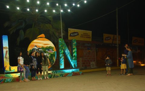 En Olón apenas unas cuantas familias salieron a pasear la noche del pasado jueves.