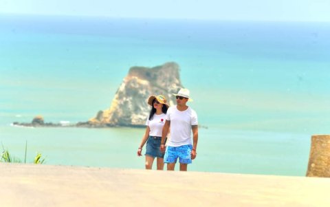 Las playas de Atacames apenas tenían recibieron unos cuantos turistas.