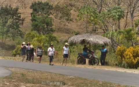 En los puntos turísticos de Esmeraldas hubo policías resguardando los espacios.