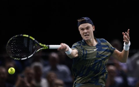 Rune fue más contundente al vencer a Felix Auger-Aliassime por 6-4 y 6-2.