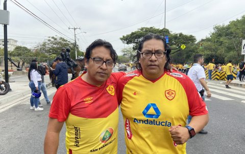 Los aficionados orientales que llegaron al Monumental.