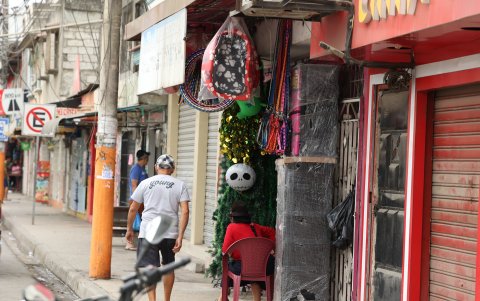 Si bien, el comercio abrió sus puertas, en El Recreo hay negocios que aún permanecen cerrados. Persiste el temor.