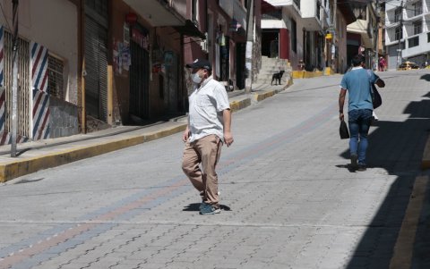 Reciente. La calle Carchi fue entregada en 2020 y, según los habitantes, las reparaciones no se hicieron esperar.