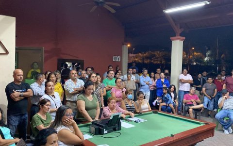 Los vecinos se reunieron para determinar que acciones tomar