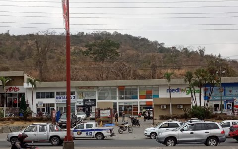 Un policía fue baleado en los exteriores de una plaza comercial de la avenida a Daule, hace unos meses.