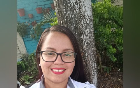 Roxana Pincay Hidalgo, Magíster en Educación por la Universidad Técnica Particular de Loja (UTPL).