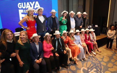 Talentos locales y extranjeros con autoridades